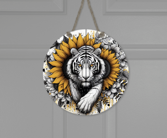 Wooden round hanging panels - Majestic white tiger