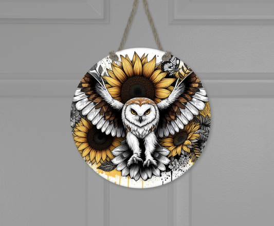 Wooden round hanging panels - Majestic owl